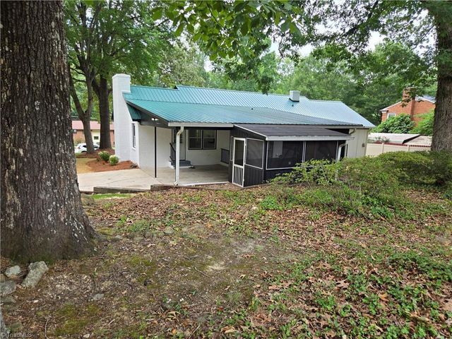 701 Willowmoore Avenue, Thomasville, NC 27360
