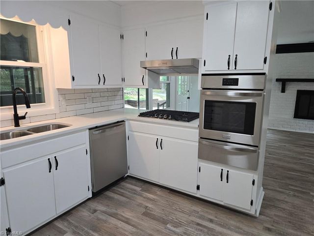 701 Willowmoore Avenue, Thomasville, NC 27360