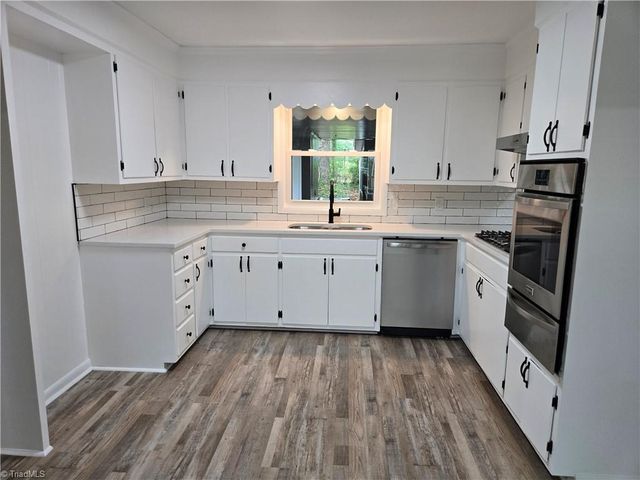 701 Willowmoore Avenue, Thomasville, NC 27360