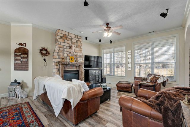 922 N Ridgemont Road, Republic, MO 65738