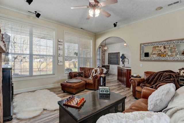 922 N Ridgemont Road, Republic, MO 65738