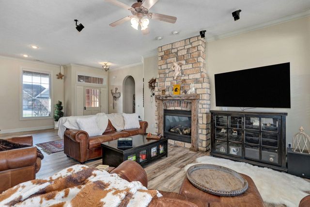 922 N Ridgemont Road, Republic, MO 65738