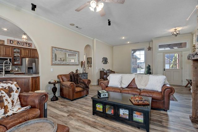 922 N Ridgemont Road, Republic, MO 65738