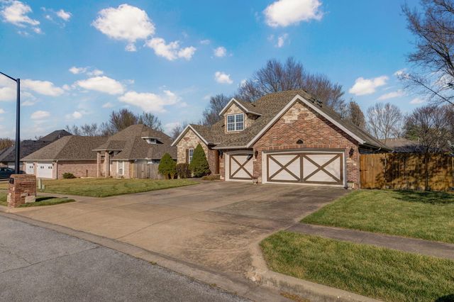 922 N Ridgemont Road, Republic, MO 65738