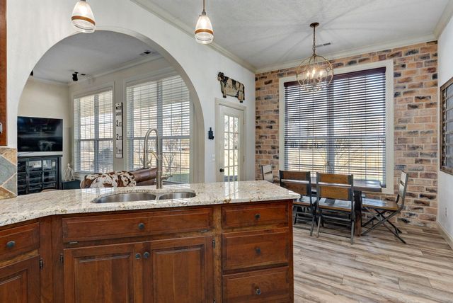 922 N Ridgemont Road, Republic, MO 65738