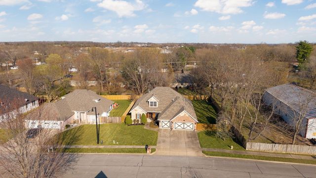 922 N Ridgemont Road, Republic, MO 65738