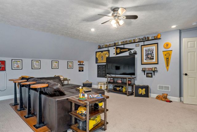 922 N Ridgemont Road, Republic, MO 65738