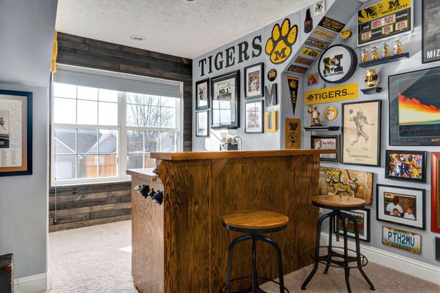 922 N Ridgemont Road, Republic, MO 65738