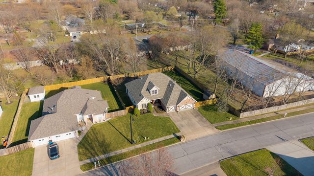 922 N Ridgemont Road, Republic, MO 65738