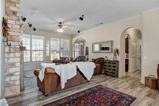 922 N Ridgemont Road, Republic, MO 65738