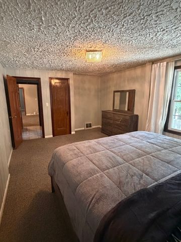 39 Leonard Street 1, Elgin, IL 60123