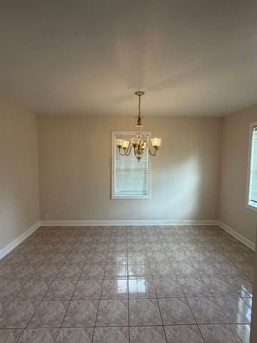 39 Leonard Street 1, Elgin, IL 60123