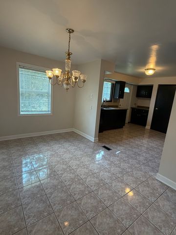 39 Leonard Street 1, Elgin, IL 60123