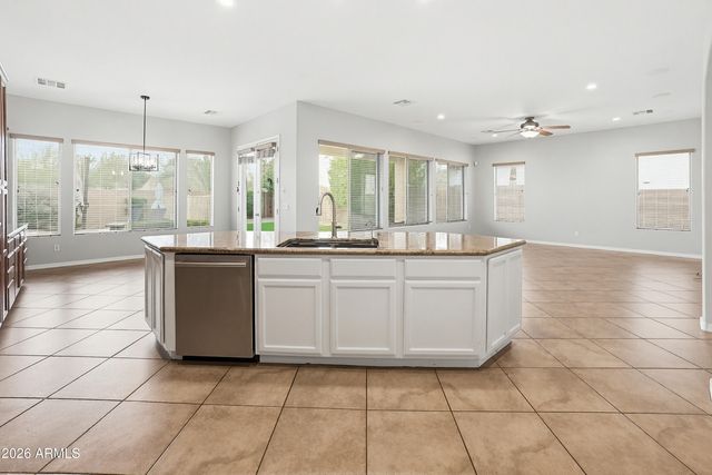 1735 W ALOE VERA Drive, Phoenix, AZ 85085