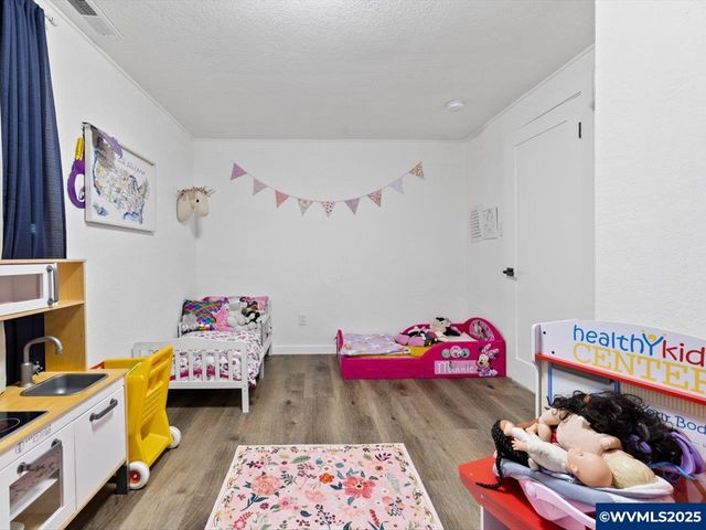 1589 SW Ellis St, Dallas, OR 97338