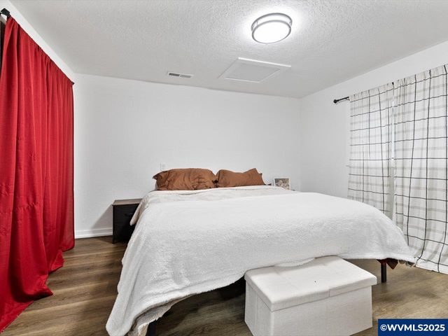 1589 SW Ellis St, Dallas, OR 97338