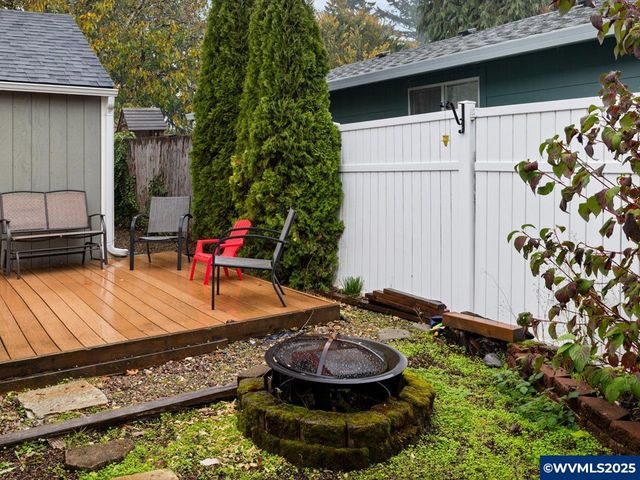 1589 SW Ellis St, Dallas, OR 97338