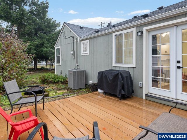 1589 SW Ellis St, Dallas, OR 97338