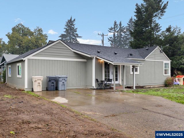 1589 SW Ellis St, Dallas, OR 97338