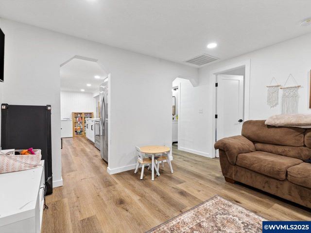 1589 SW Ellis St, Dallas, OR 97338