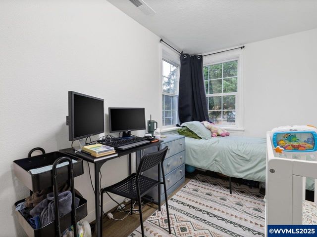 1589 SW Ellis St, Dallas, OR 97338