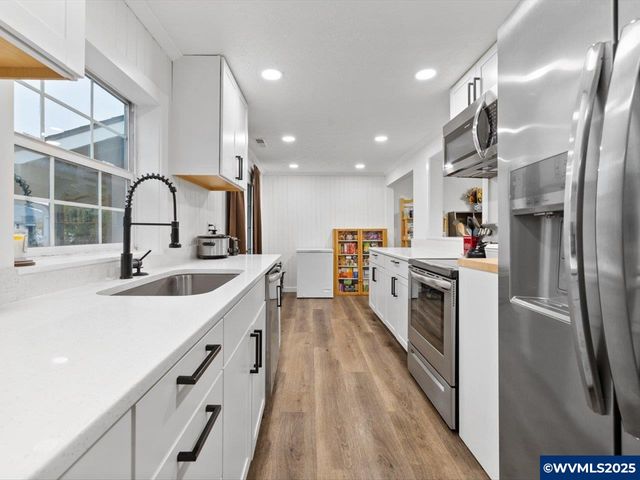 1589 SW Ellis St, Dallas, OR 97338