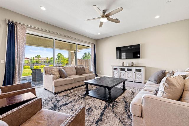 526 Lentini Way, Sacramento, CA 95834