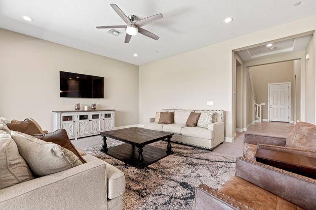526 Lentini Way, Sacramento, CA 95834