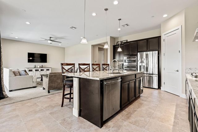 526 Lentini Way, Sacramento, CA 95834