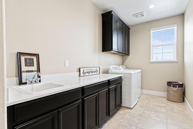 526 Lentini Way, Sacramento, CA 95834