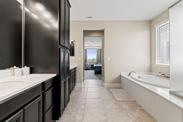 526 Lentini Way, Sacramento, CA 95834