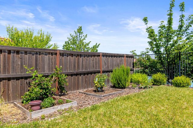 526 Lentini Way, Sacramento, CA 95834