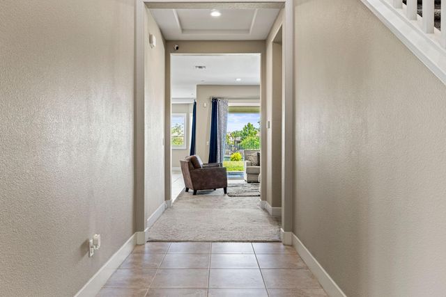 526 Lentini Way, Sacramento, CA 95834