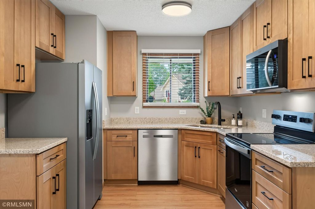 89 126th Lane NW, Coon Rapids, MN 55448