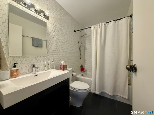 85 Ledgebrook Drive 85, Norwalk, CT 06854