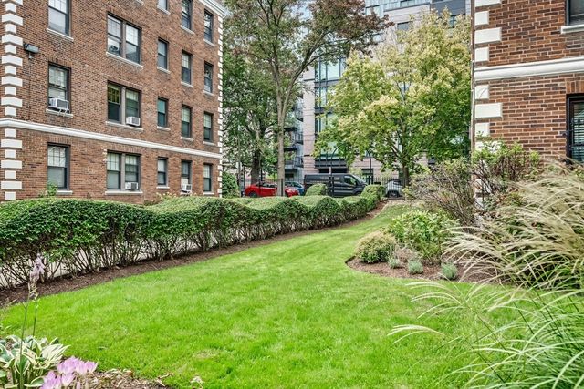 62 Queensberry St 204, Boston, MA 02215