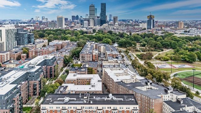 62 Queensberry St 204, Boston, MA 02215