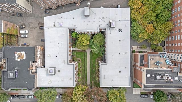 62 Queensberry St 204, Boston, MA 02215