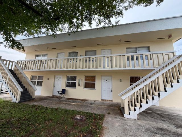 3660 SW 60th Avenue 2, Davie, FL 33314