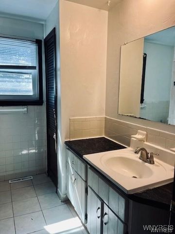 199 Fairgreen Drive Right, Amherst, NY 14228