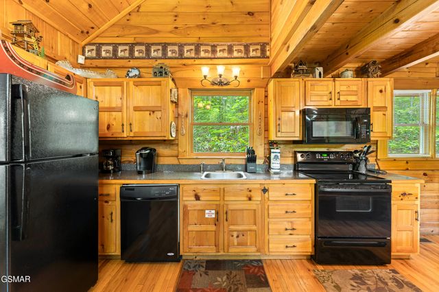 4230 Alyssa Way, Gatlinburg, TN 37738