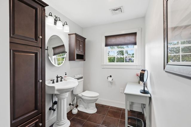 76 Whitlow St, New Bedford, MA 02740
