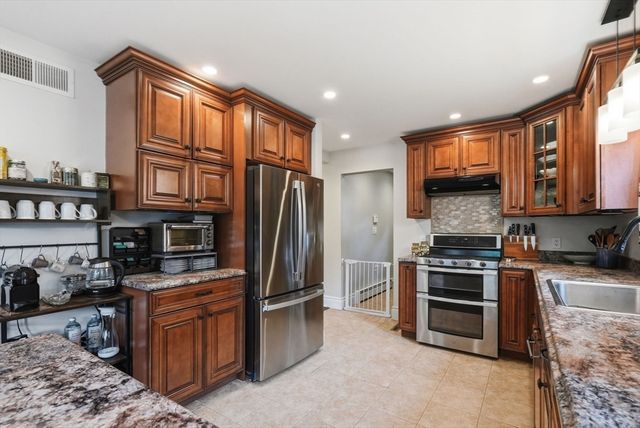 76 Whitlow St, New Bedford, MA 02740