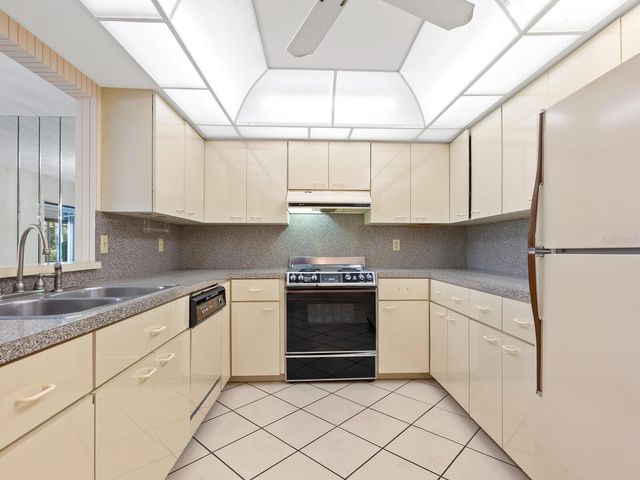 5450 GOLF POINTE DRIVE, Sarasota, FL 34243