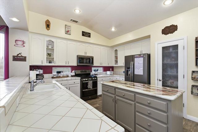 2681 Ponderosa Dr, Lodi, CA 95242