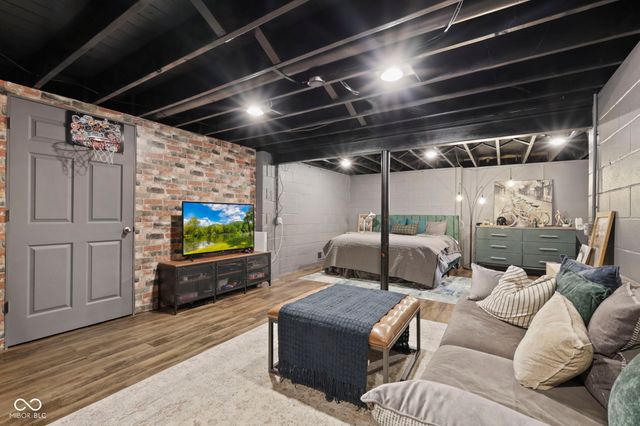 7643 Dean Road, Indianapolis, IN 46240