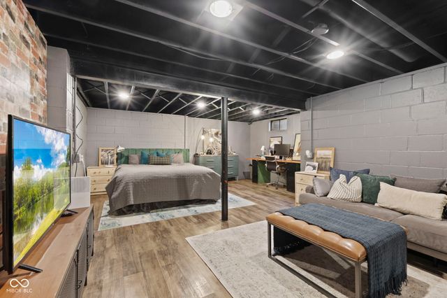 7643 Dean Road, Indianapolis, IN 46240