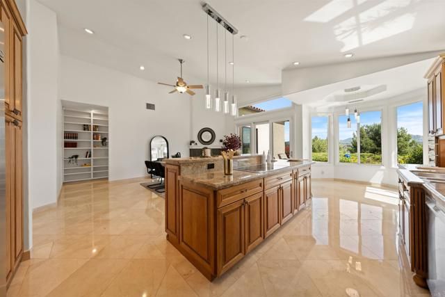 12055 Tretagnier Circle, Rancho Bernardo (san Diego), CA 92128