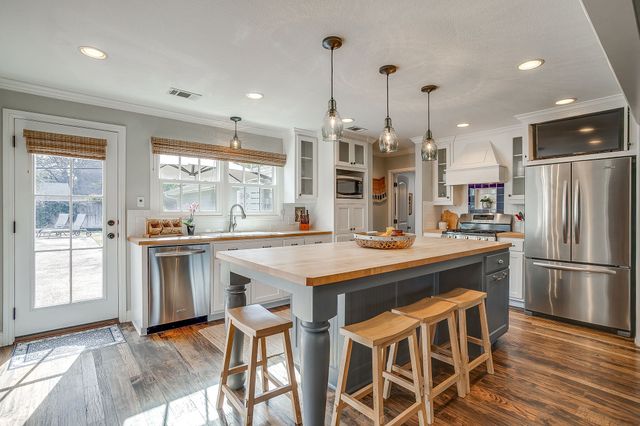 3309 Chaparral Lane, Fort Worth, TX 76109