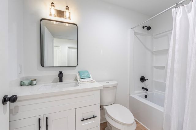 4213 Houx Street, Bacliff, TX 77518